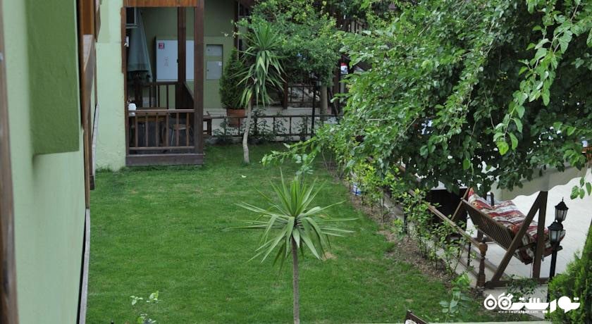 محوطه فضای سبز  هتل اسکار